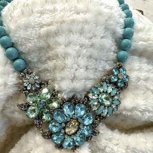 HEIDI DAUS stunner with beautiful coral colors